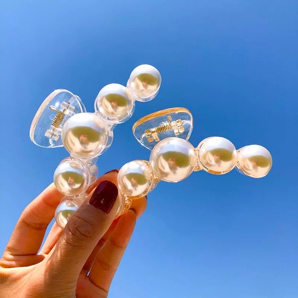 Big Pearl Acrylic Hair Claw Clip - Picture 3 of 5